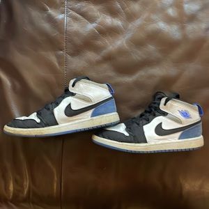 Boys size 2.5Y blue and grey Air Jordan shoes